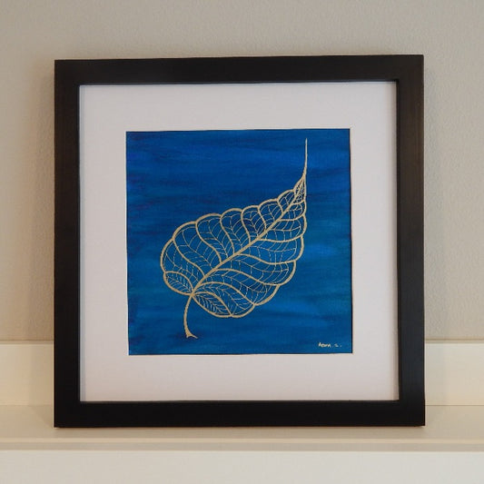 Original painting by Annazach Art. Stylized drawing of veins on a leaf in gold ink against a deep blue background with hints of green, this color combination creates a perfect balance of richness and minimalism. 